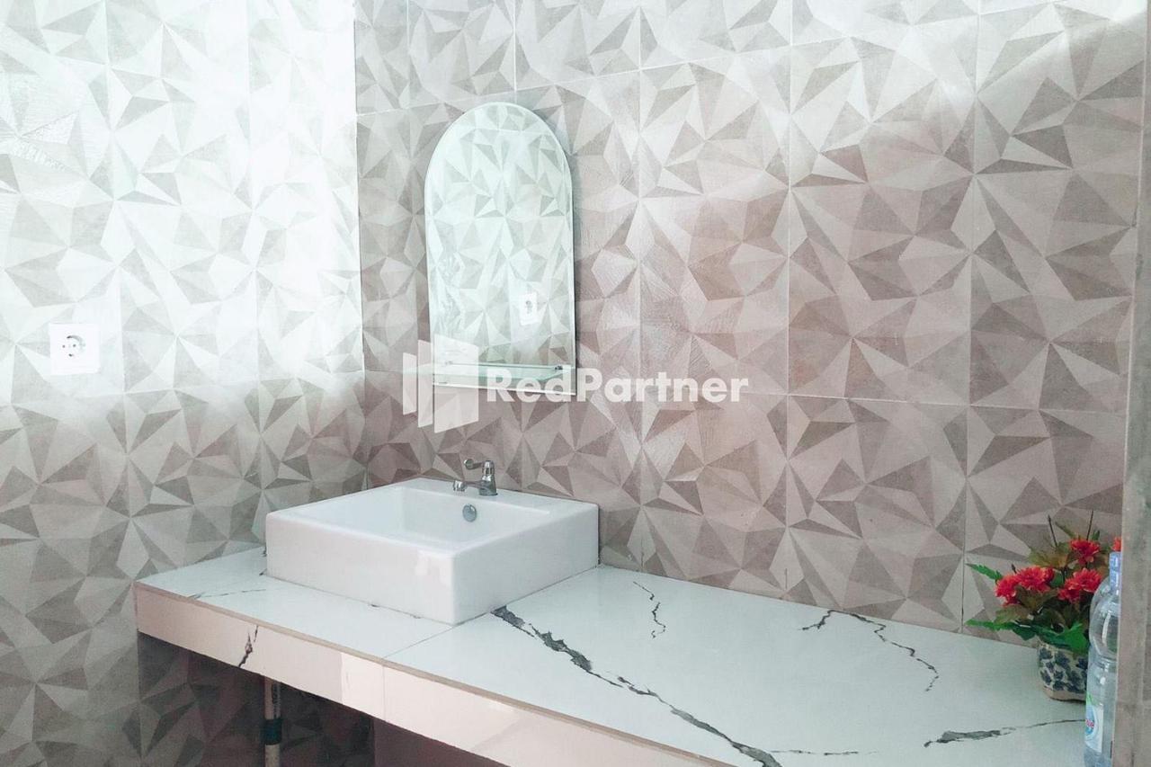 Wisma Suci Syariah Polewali Mandar Mitra Reddoorz Matakali Buitenkant foto